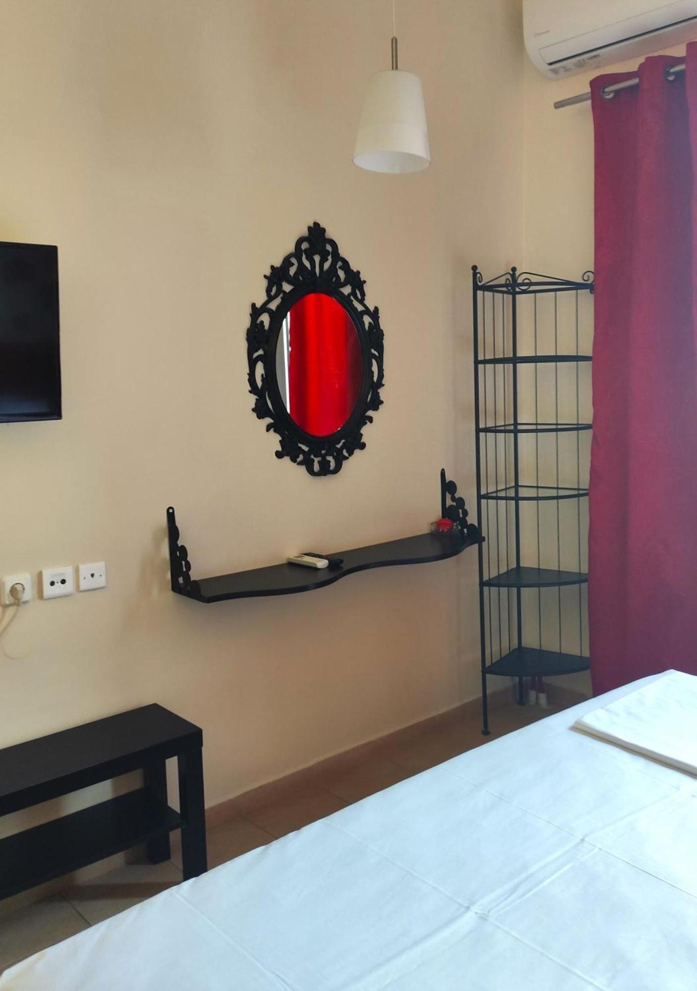 Okeania Seafront In Apartment Kamena Vourla