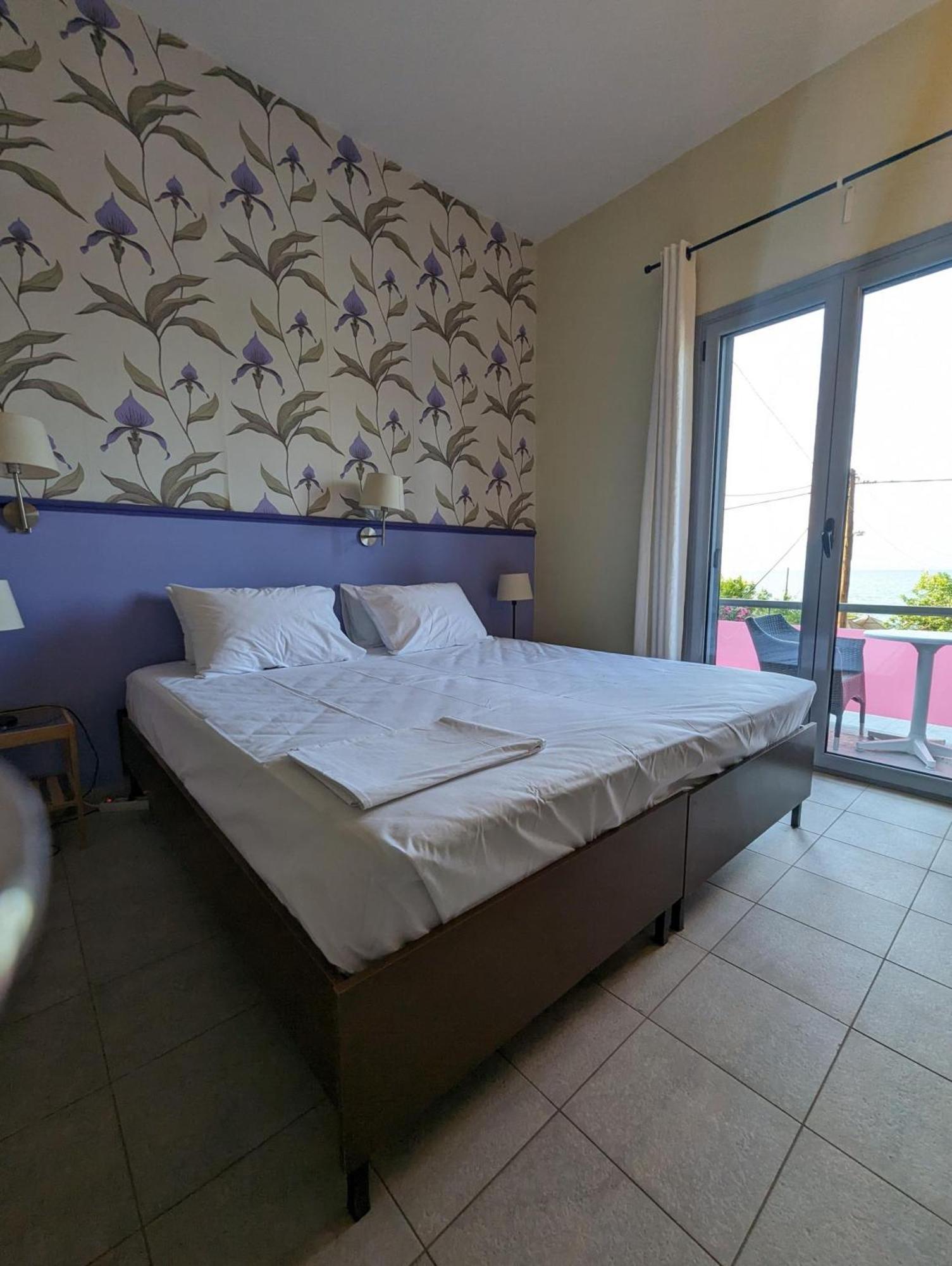 Okeania Seafront In Apartment *