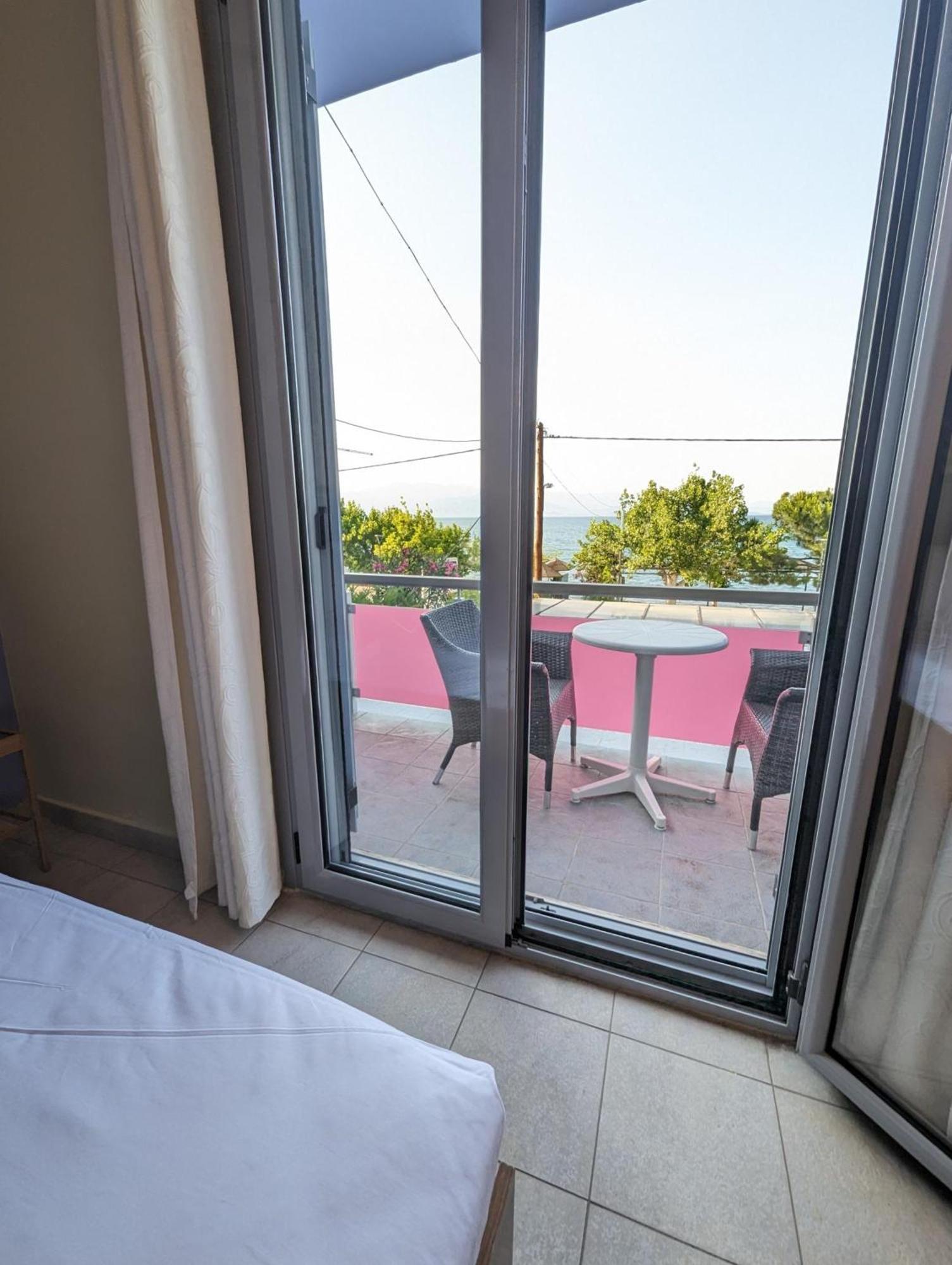 Okeania Seafront In Apartment Kamena Vourla