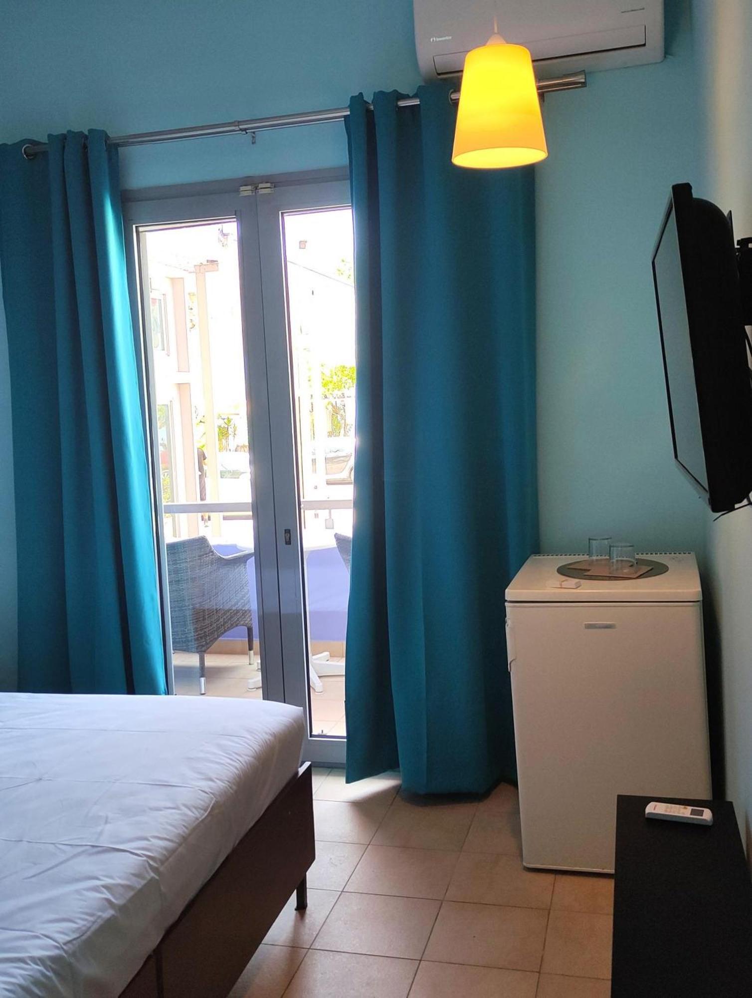 Okeania Seafront In Apartment